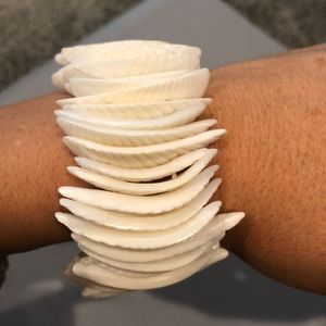 White shell bracelet